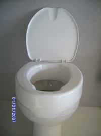 Toilettensitzerhöhung mit Deckel - 7 cm